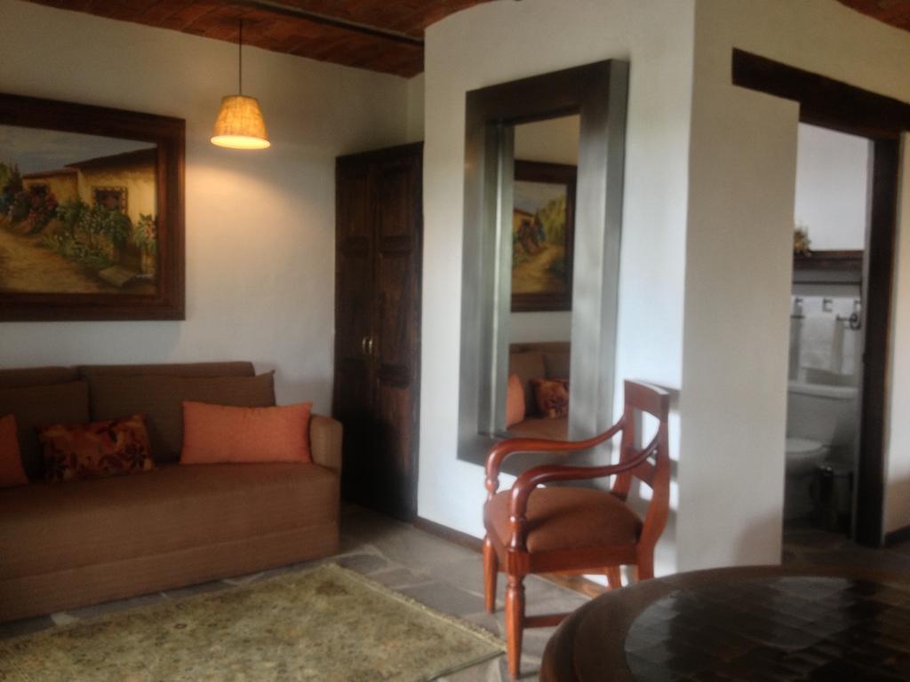 Hotel Villa Cassis Tapalpa Oda fotoğraf