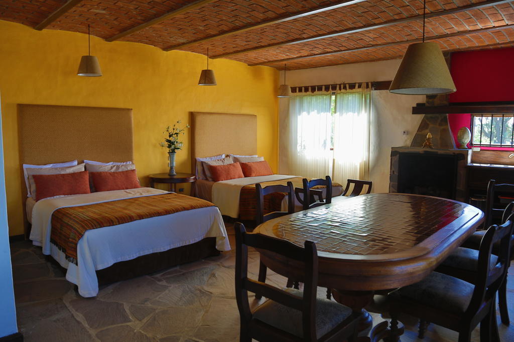 Hotel Villa Cassis Tapalpa Oda fotoğraf